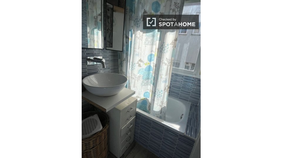 Double room Madrid, 4 beds — photo 10