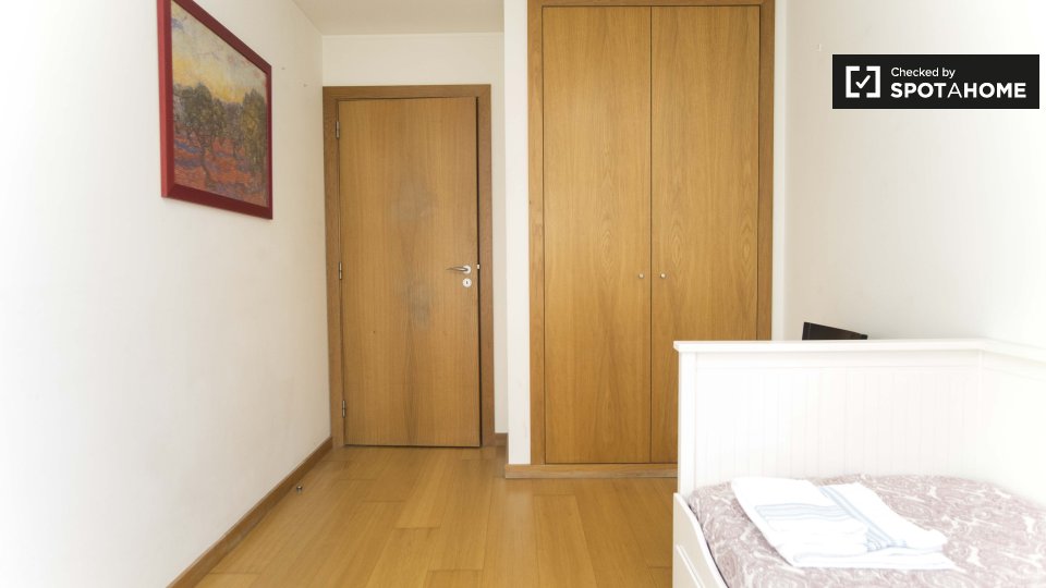 Double room Lisbon, 3 beds, 80m² — photo 5