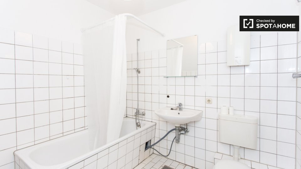 Double room Berlin, 3 beds, 67m² — photo 7
