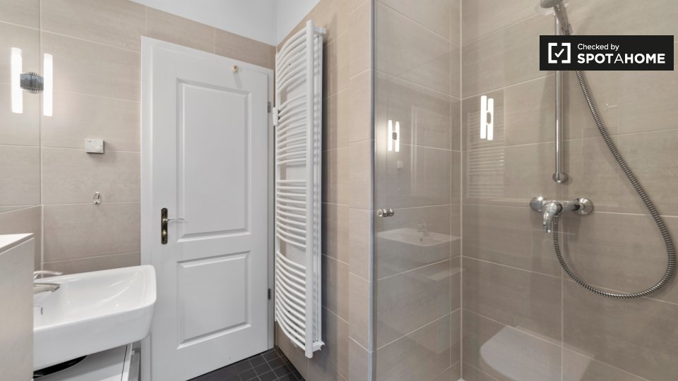 Double room Berlin, 9 beds, 227m² — photo 6