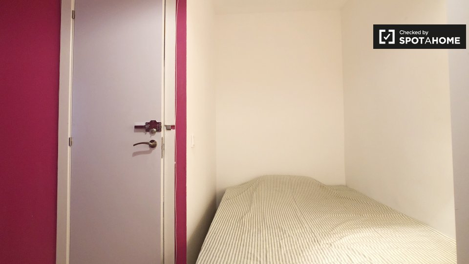Double room Madrid, 7 beds, 130m² — photo 3