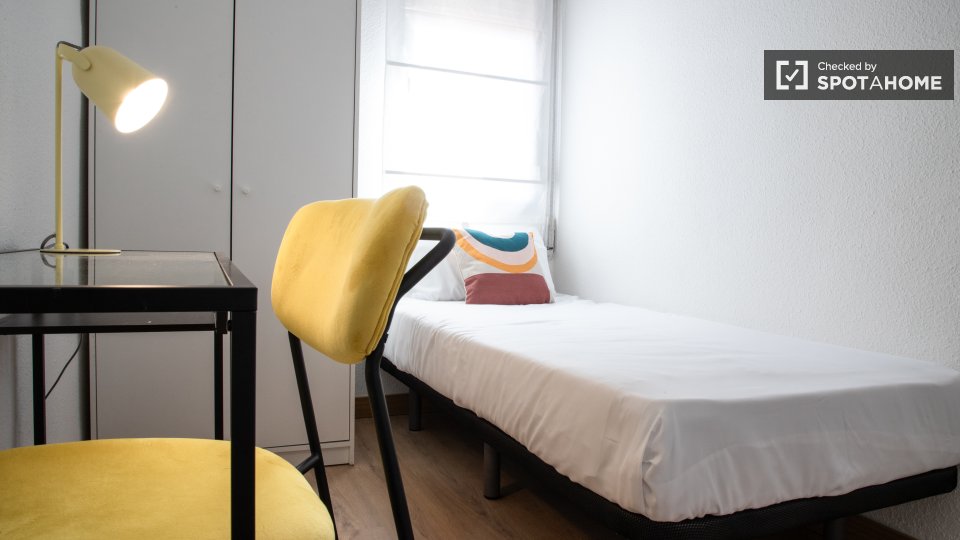 Double room Madrid, 3 beds, 57m² — photo 15