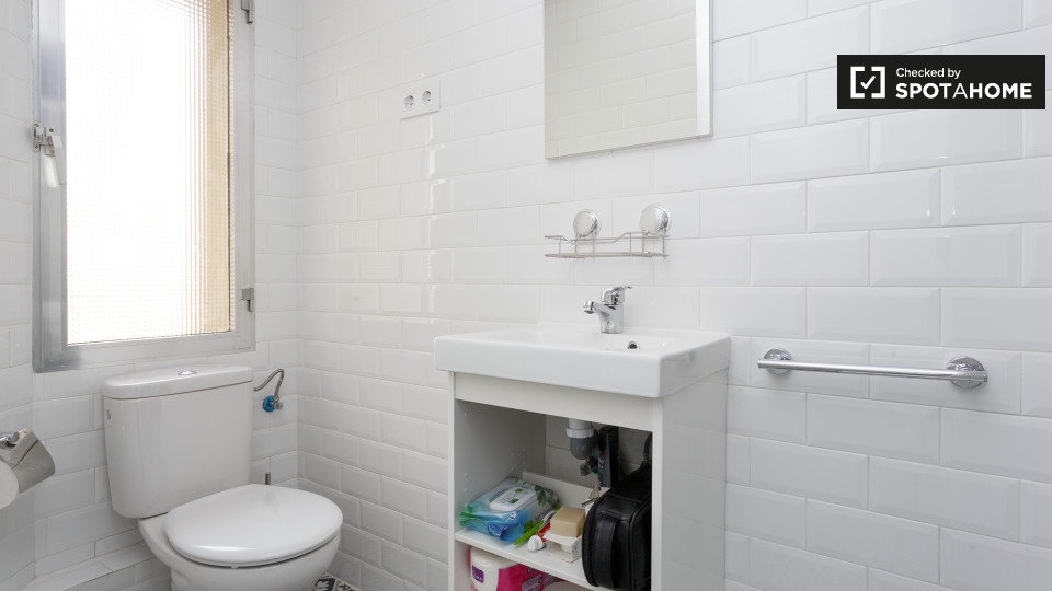 Double room Madrid, 3 beds, 52m² — photo 17