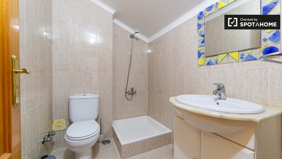 Double room Lisbon, 9 beds — photo 15