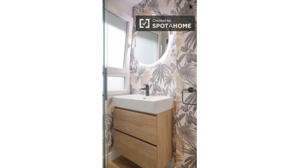 Double room Madrid, 3 beds — photo 13