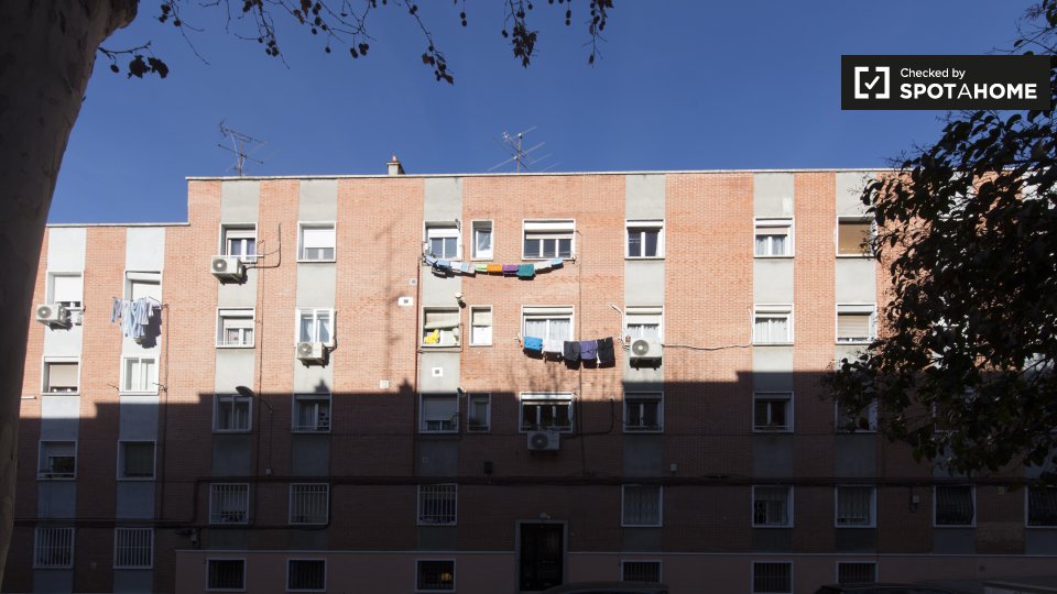 Double room Madrid, 3 beds, 72m² — photo 19
