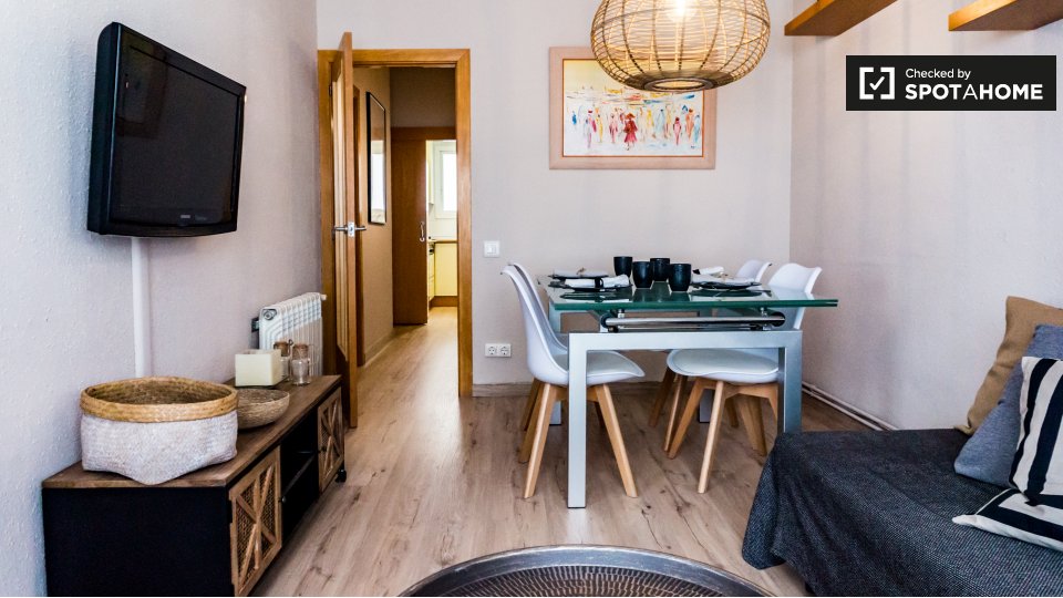 Apartment Barcelona, 3 beds, 60m² — photo 1
