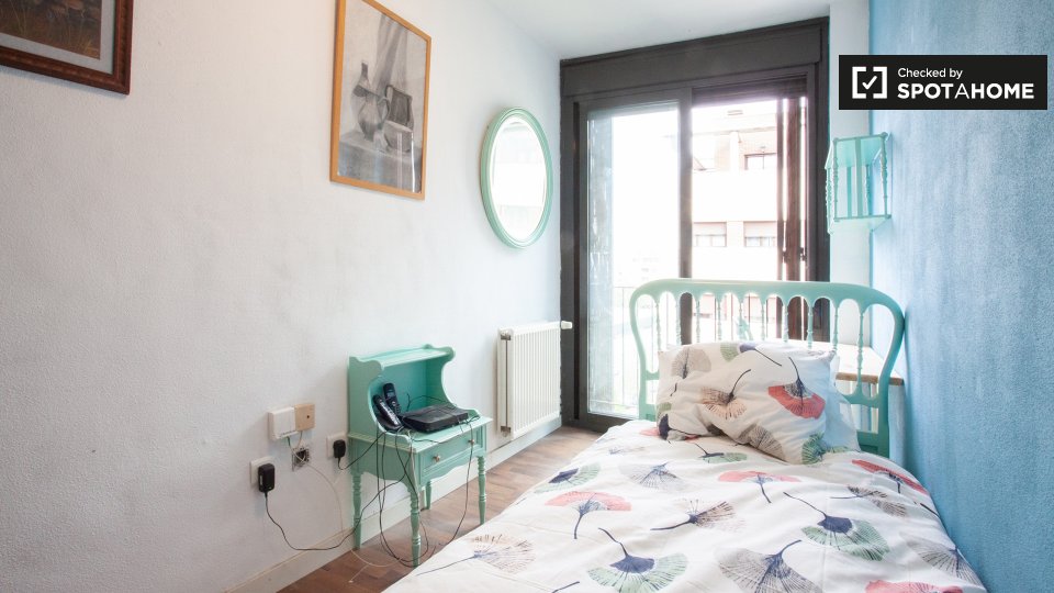 Double room Madrid, 4 beds, 98m² — photo 2