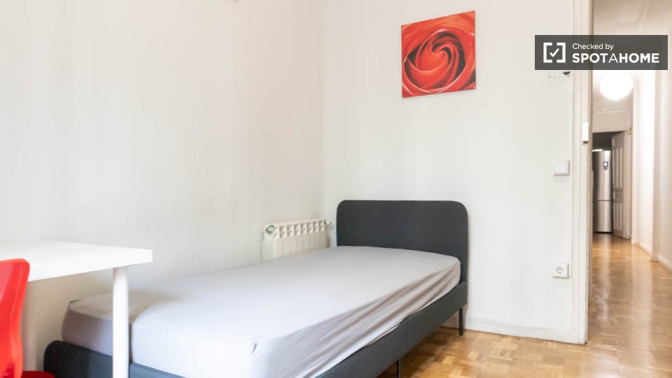 Double room Madrid, 5 beds — photo 2