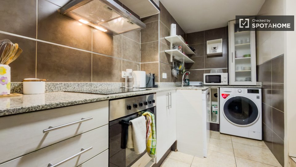 Double room Barcelona, 3 beds, 68m² — photo 26