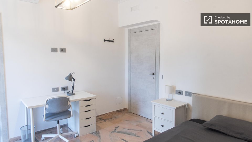 Double room Rome, 3 beds, 93m² — photo 60