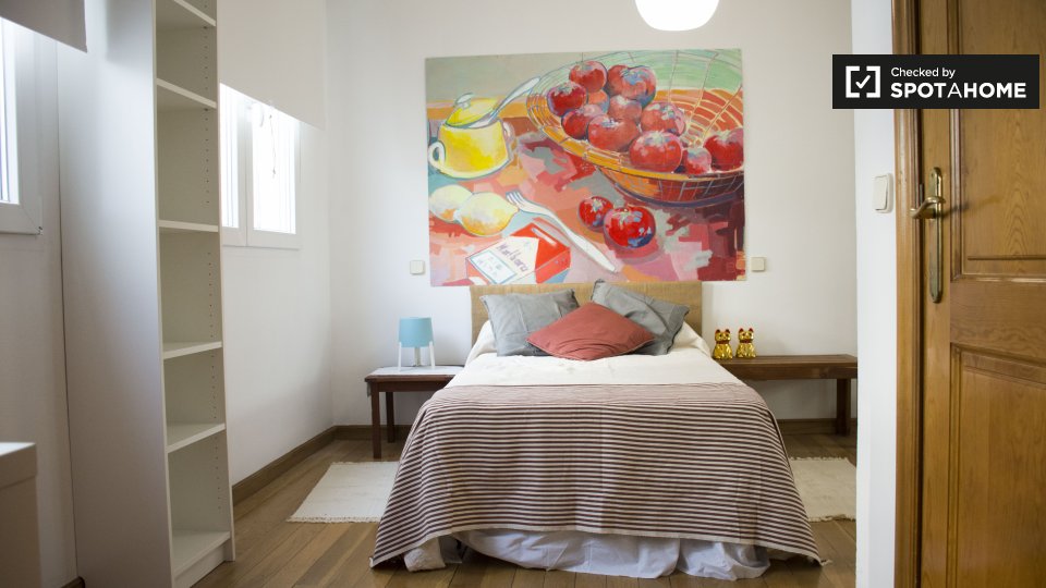 Double room Madrid, 5 beds, 150m² — photo 1