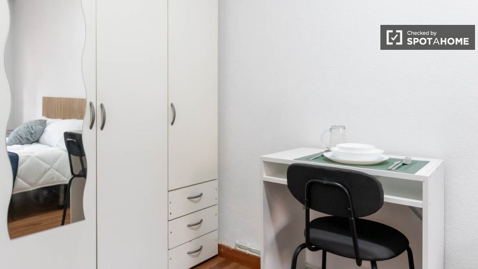 Double room Madrid, 4 beds — photo 10