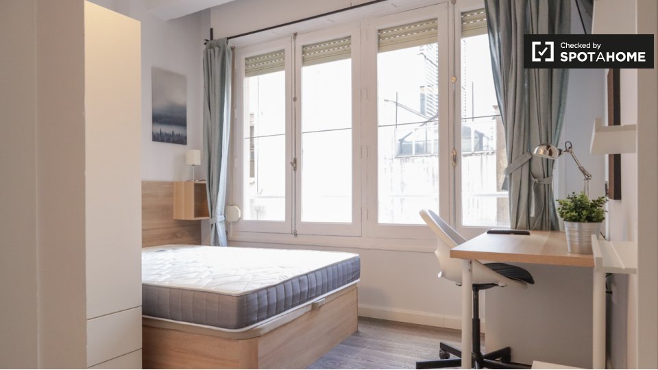 Double room Madrid, 5 beds, 120m² — photo 9