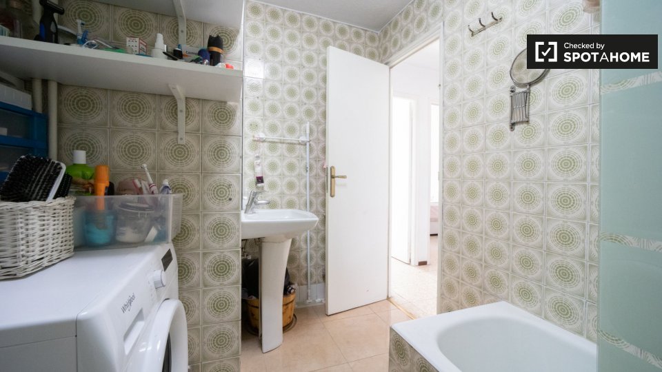 Double room Madrid, 2 beds, 75m² — photo 17