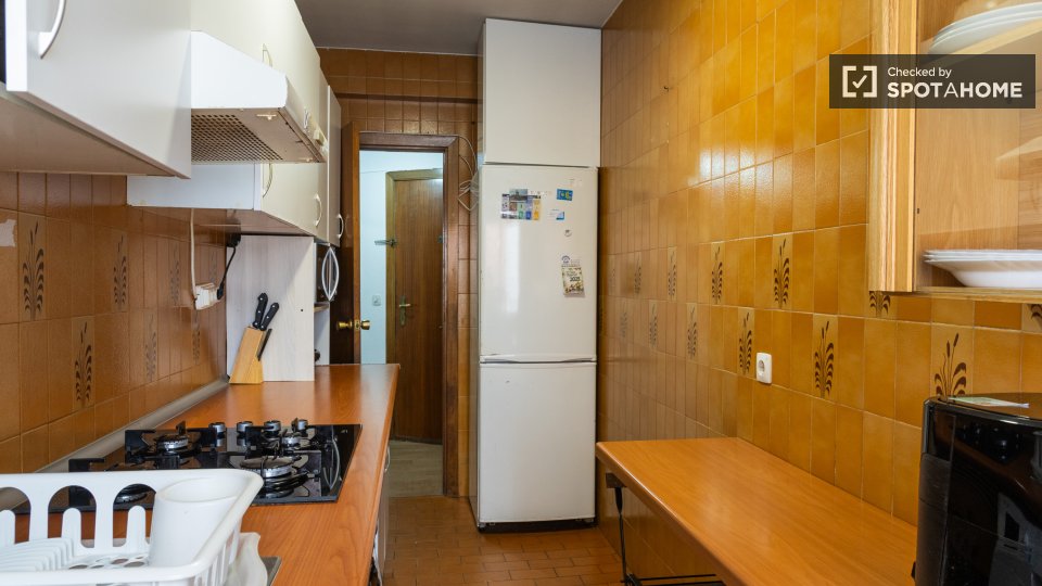 Double room Madrid, 4 beds — photo 24