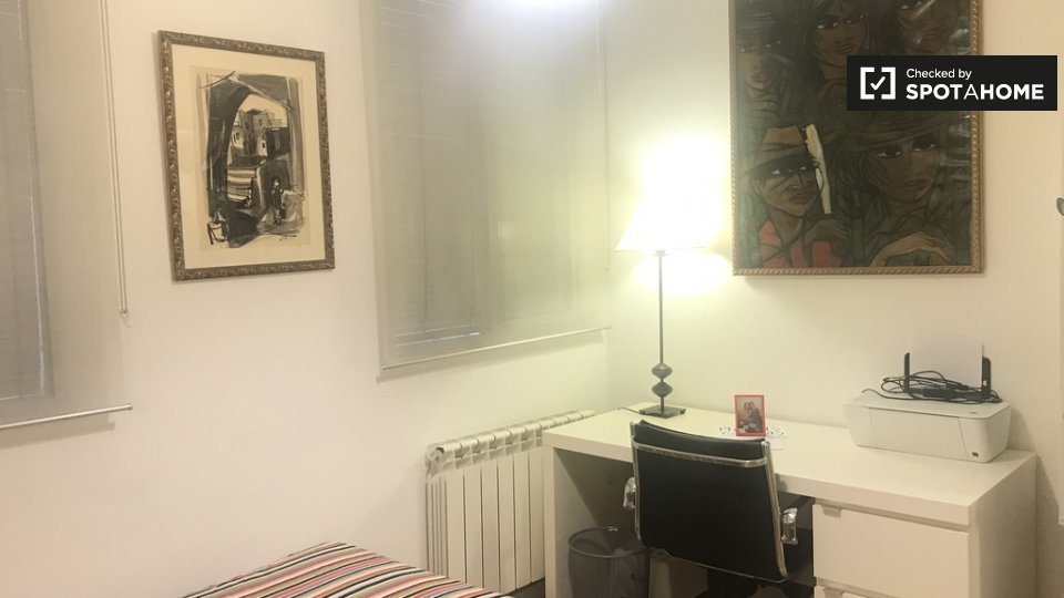 Double room Madrid, 2 beds, 90m² — photo 1