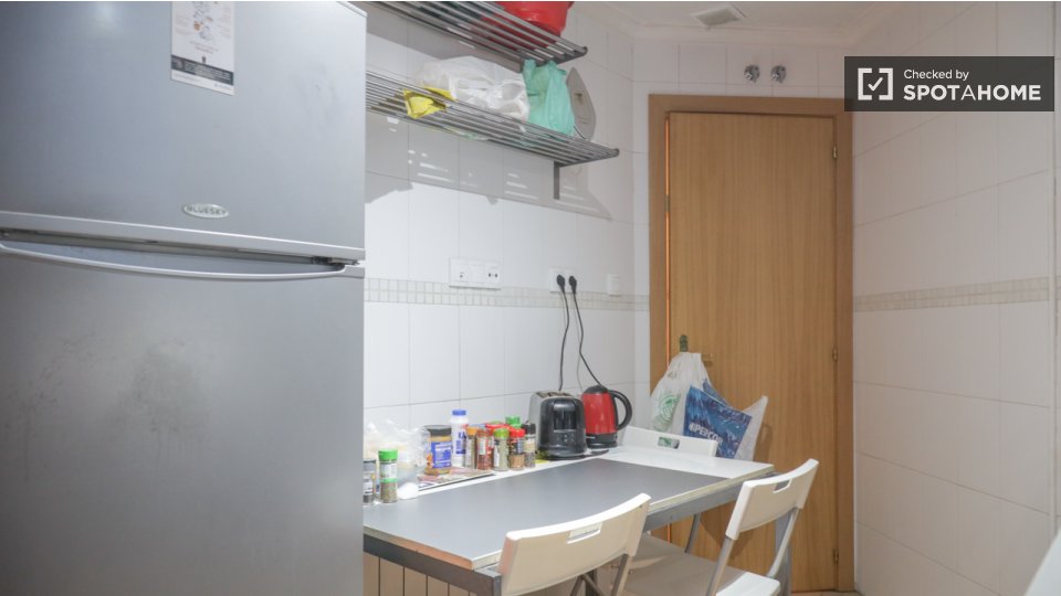 Double room Madrid, 3 beds — photo 2