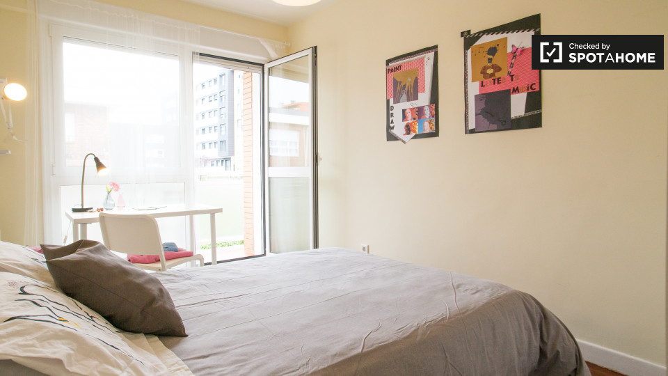 Double room Bilbao, 3 beds, 70m² — photo 1