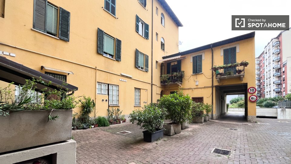 Double room Milan, 2 beds — photo 12