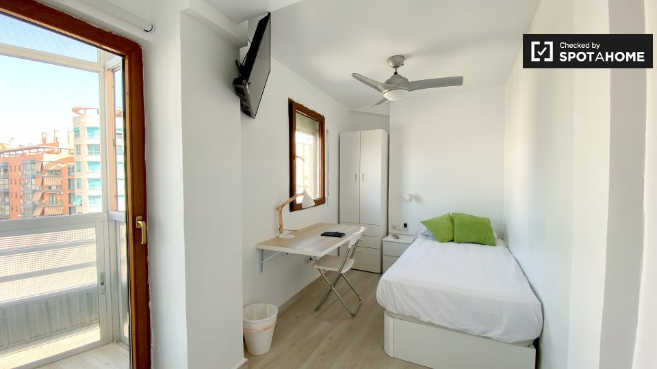 Double room Valencia, 3 beds — photo 1