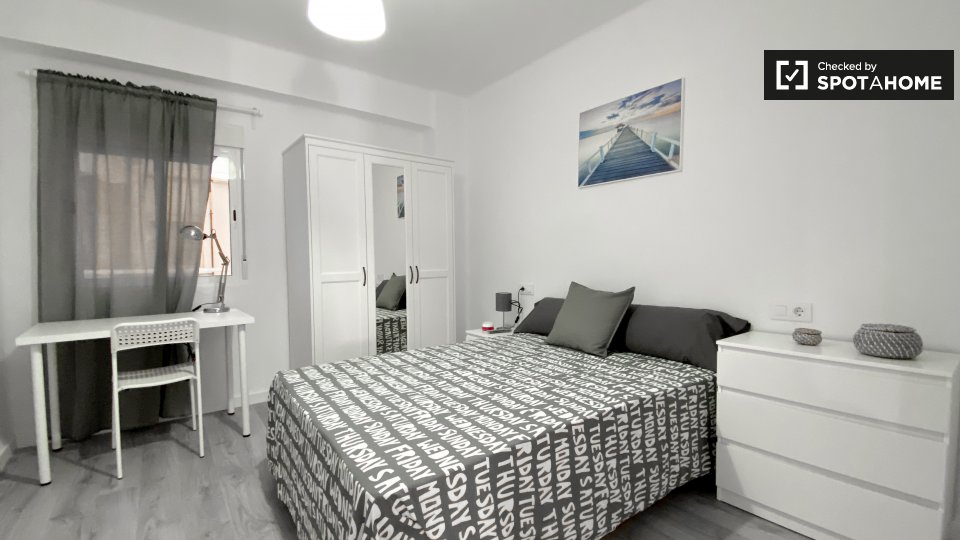 Double room Valencia, 4 beds, 65m² — photo 1