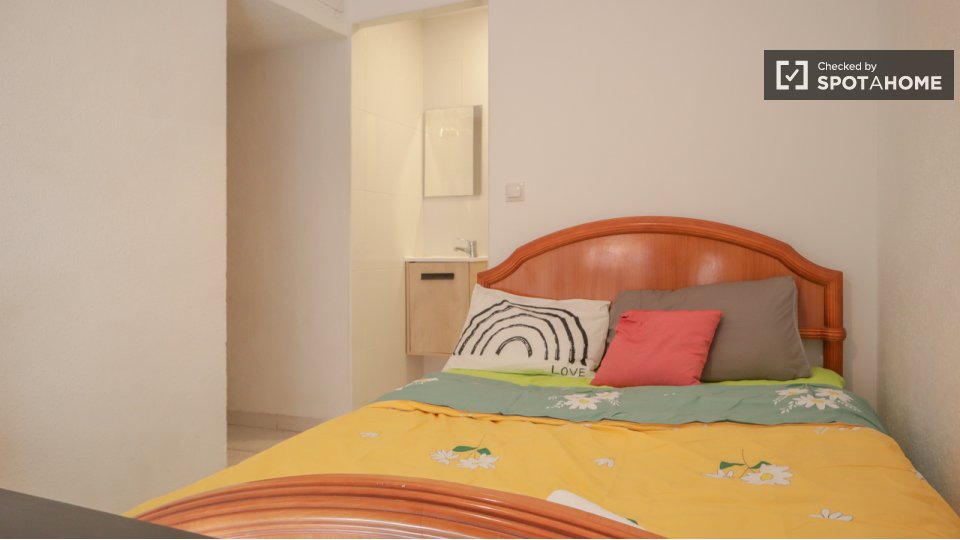 Double room Madrid, 4 beds, 70m² — photo 1