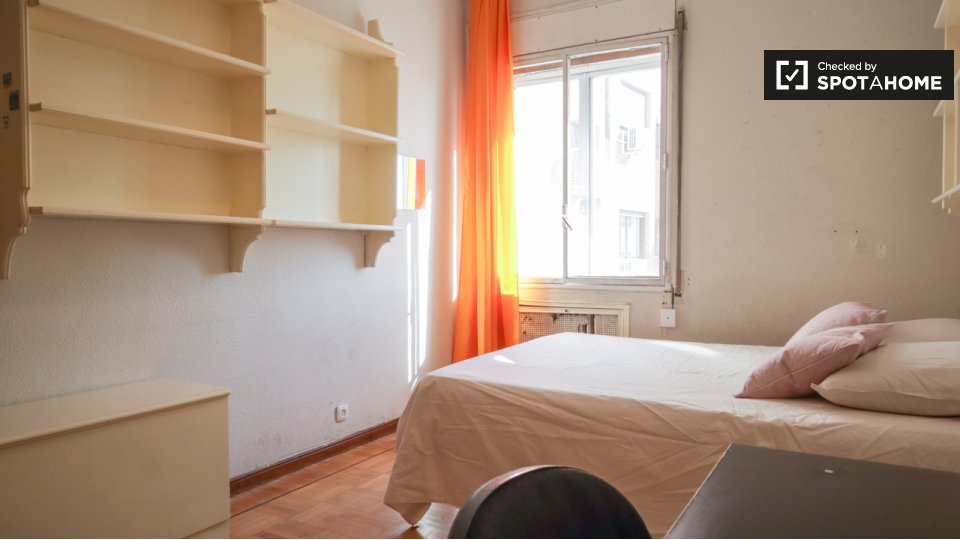 Double room Madrid, 6 beds, 200m² — photo 9