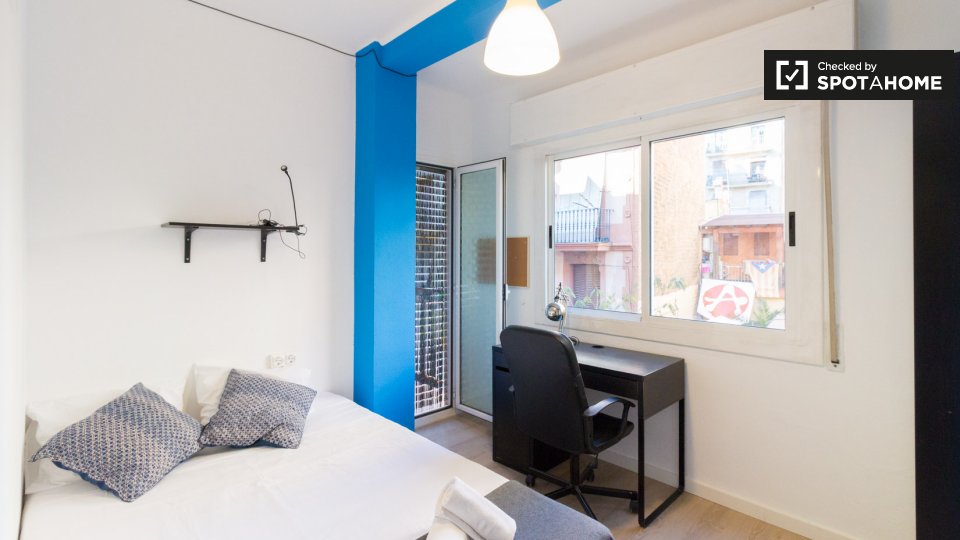 Double room Barcelona, 5 beds, 75m² — photo 1