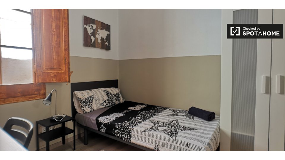 Double room Barcelona, 3 beds, 65m² — photo 1