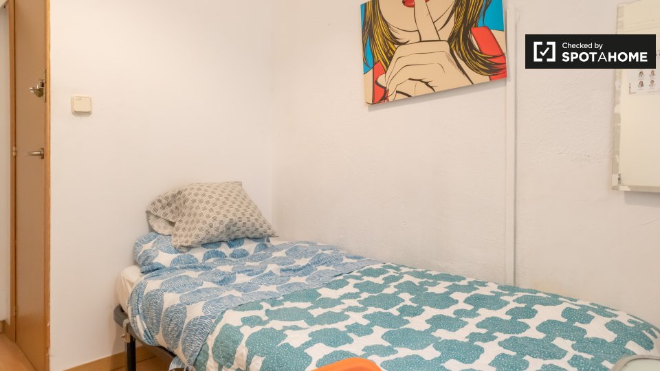 Habitaciones en apartamento de 4 habitaciones en Madrid