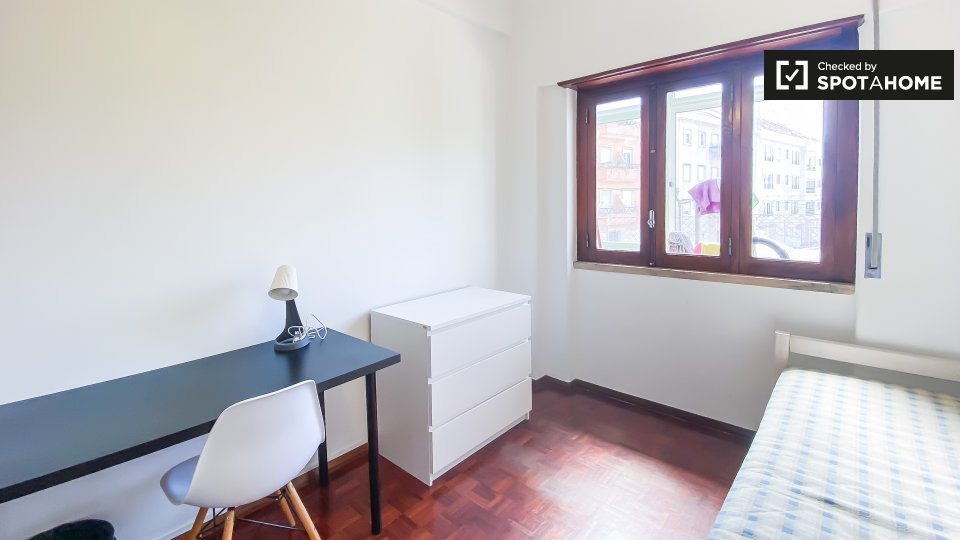 Double room Lisbon, 4 beds, 100m² — photo 3
