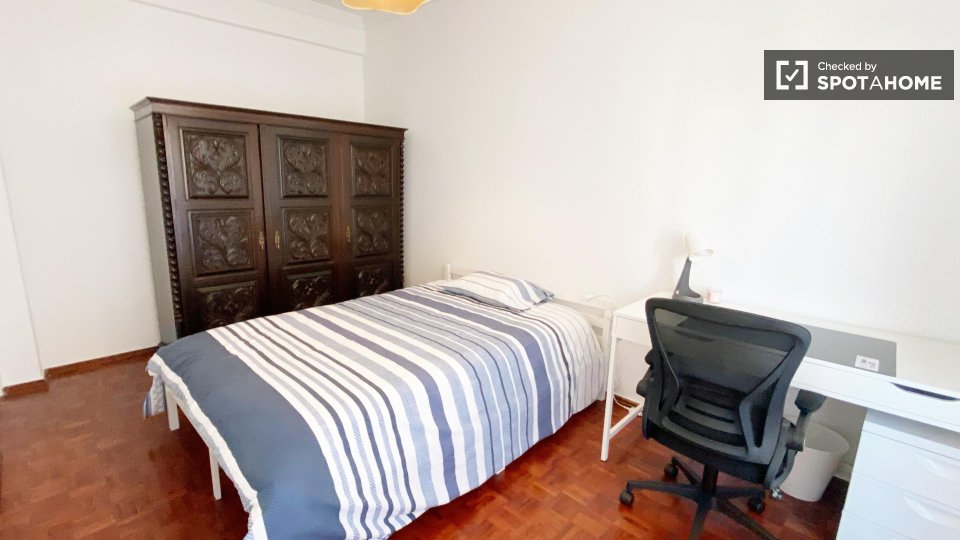 Double room Lisbon, 6 beds — photo 19