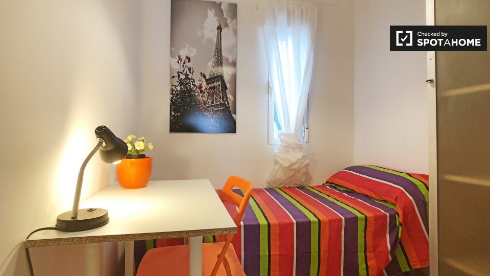 Double room Madrid, 7 beds, 130m² — photo 5