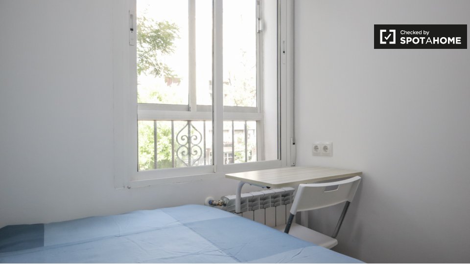 Double room Madrid, 5 beds — photo 11