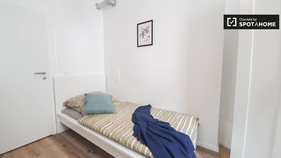 Double room Berlin, 3 beds — photo 4