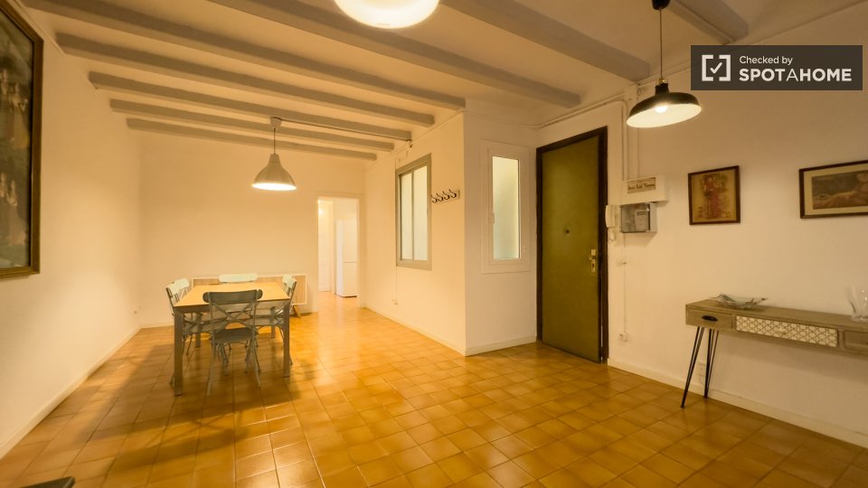 Piso de 4 habitaciones, poble-sec, barcelona