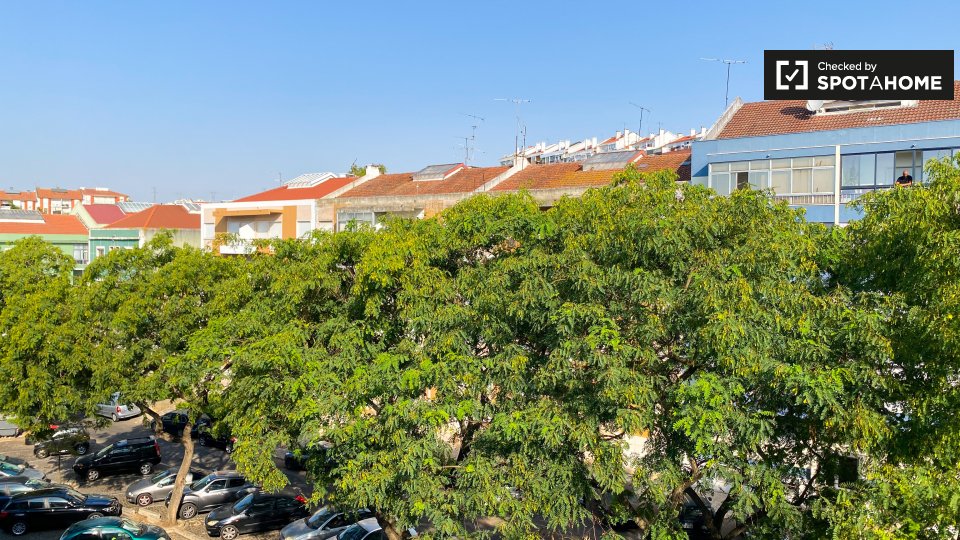 Double room Lisbon, 3 beds, 63m² — photo 14