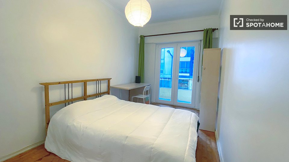 Double room Lisbon, 3 beds, 70m² — photo 5