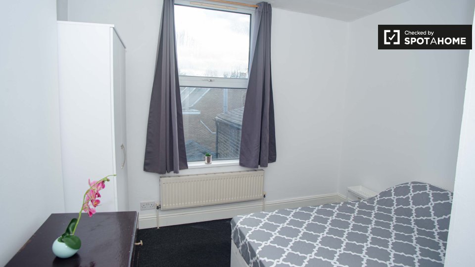 Double room London, 3 beds — photo 18