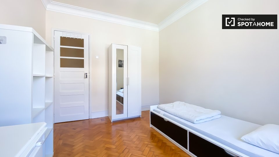 Double room Lisbon, 5 beds — photo 3