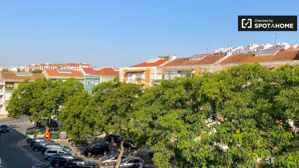 Double room Lisbon, 3 beds, 63m² — photo 3