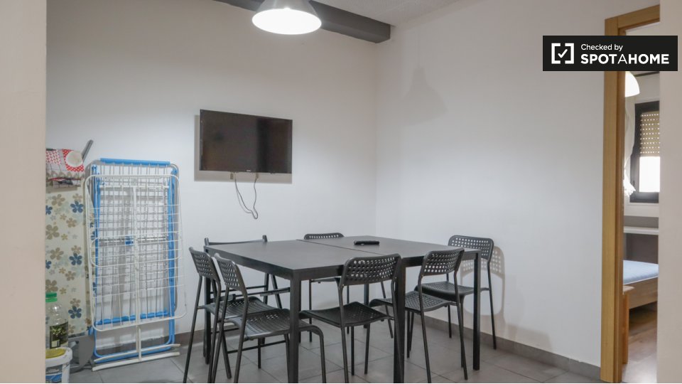 Double room Madrid, 7 beds, 160m² — photo 11