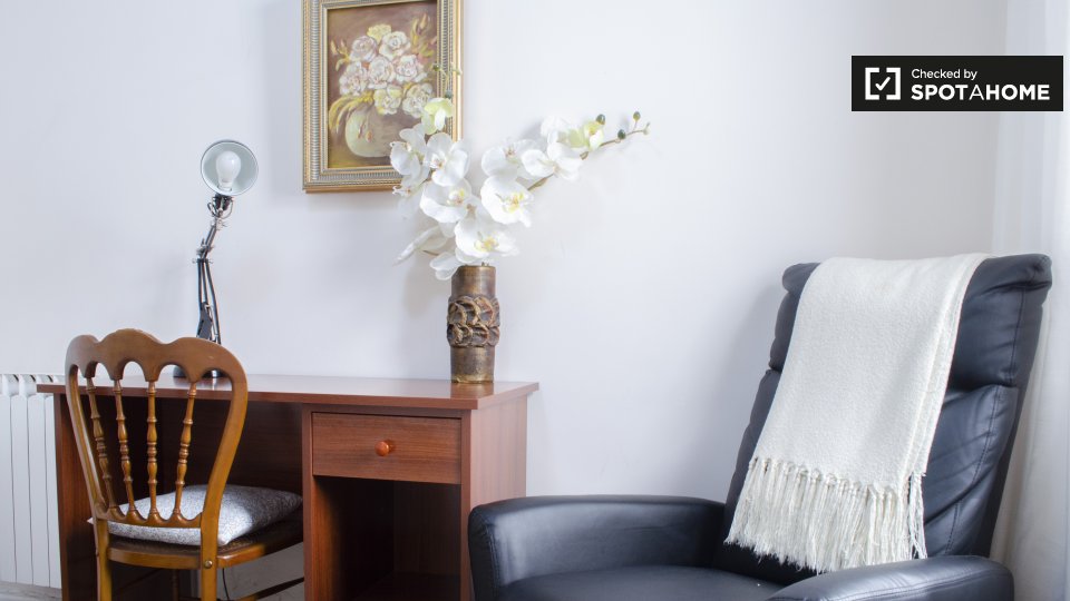 Double room Madrid, 3 beds, 100m² — photo 5