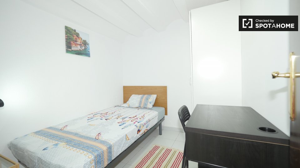 Double room Barcelona, 3 beds, 52m² — photo 14