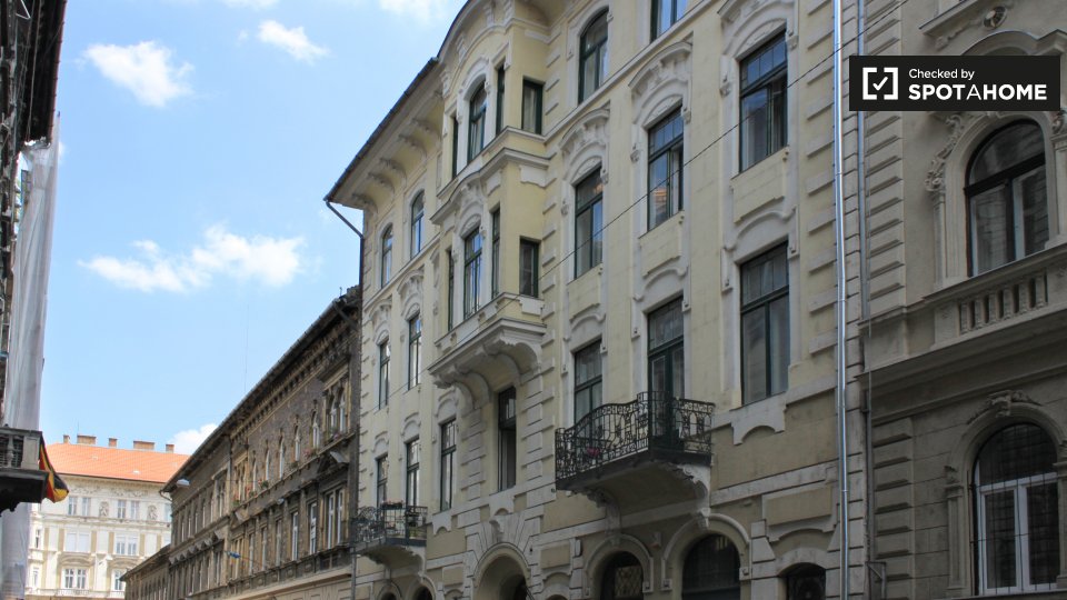 Apartment Budapest, 2 beds, 51m² — photo 18