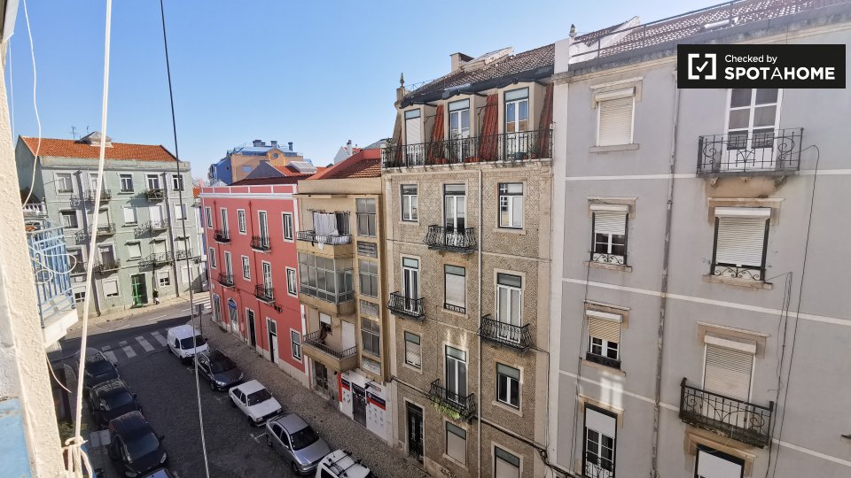 Double room Lisbon, 3 beds, 60m² — photo 15