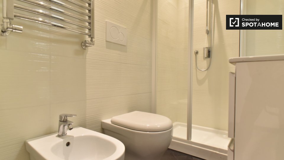 Double room Rome, 3 beds, 90m² — photo 19