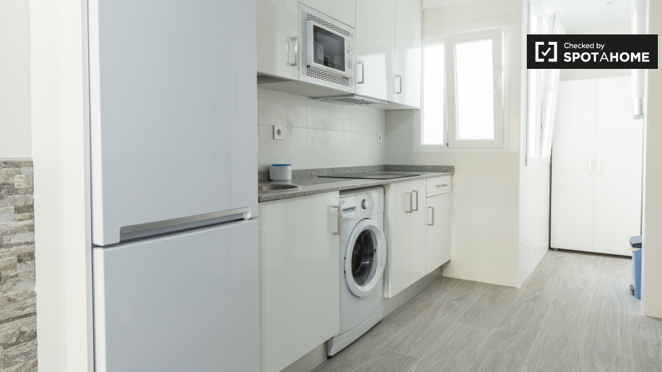 Double room Madrid, 3 beds, 60m² — photo 4