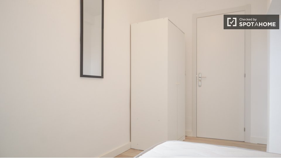 Double room Madrid, 4 beds, 65m² — photo 5